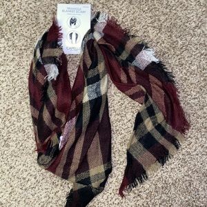 Triangle blanket scarf